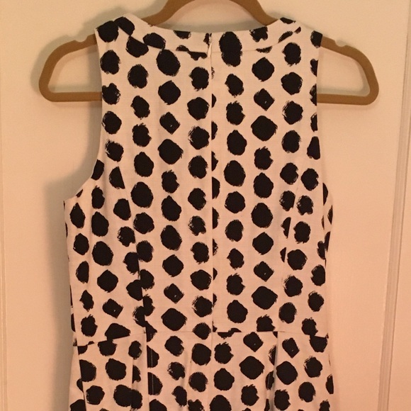 Black and white polka dot textured dundress. - Picture 4 of 4